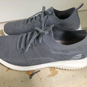 Sketcher slip on's with air cool memory foam, grey